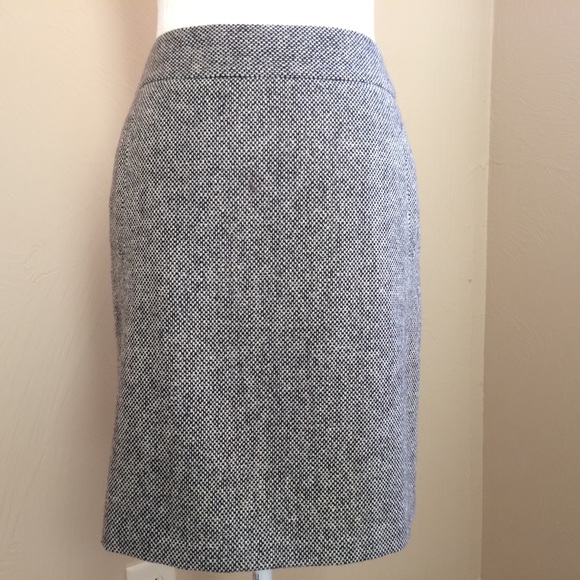 Banana Republic Dresses & Skirts - Banana Republic Wool Blend Pencil Skirt - Size 0